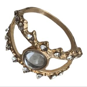 3/30💙 Gold and Rhinestone Statement Ring